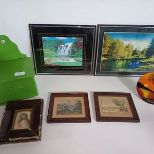 Lote siguiente: Lote de Cuadros y Caja Decorativa Verde