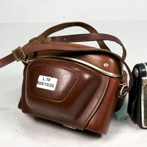 Cámara Fotográfica Antigua Agfa con Estuche de Cuero y Flash Agfalux - imagen 3