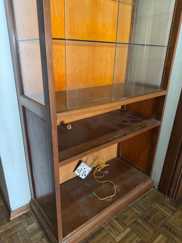 Vitrina con estantes y puertas en vidrio en excelente calidad - imagen 7