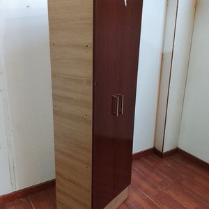 Placard de Dos Puertas en Tono Oscuro con Estantes Internos - imagen 3