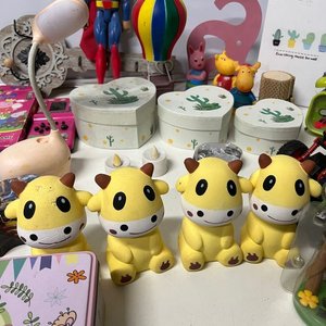 Lote Variado: Juguetes, Veladoras, Reloj, Tazas y Más - imagen 3