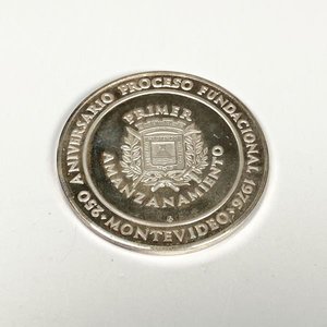 Lote anterior: Moneda de Plata: 250 Años de la Fundación de Montevideo