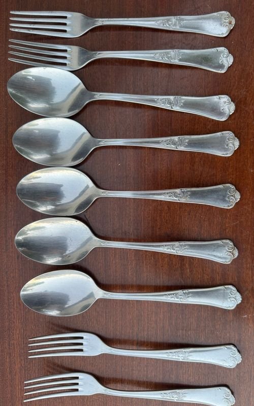 juego de 5 cucharas grandes y tenedores