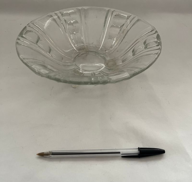 Lote anterior: Centro de mesa transparente con diseño flutado