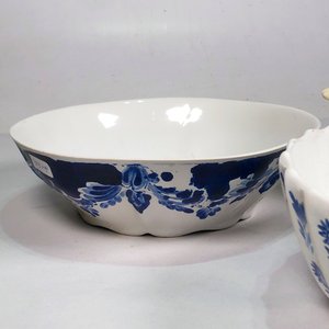 Tres Centros de Porcelana con Diseños Florales Azules y Uno Amarillo - imagen 4