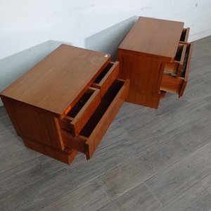 Par de Mesas de Luz de Madera con Cajones - imagen 4