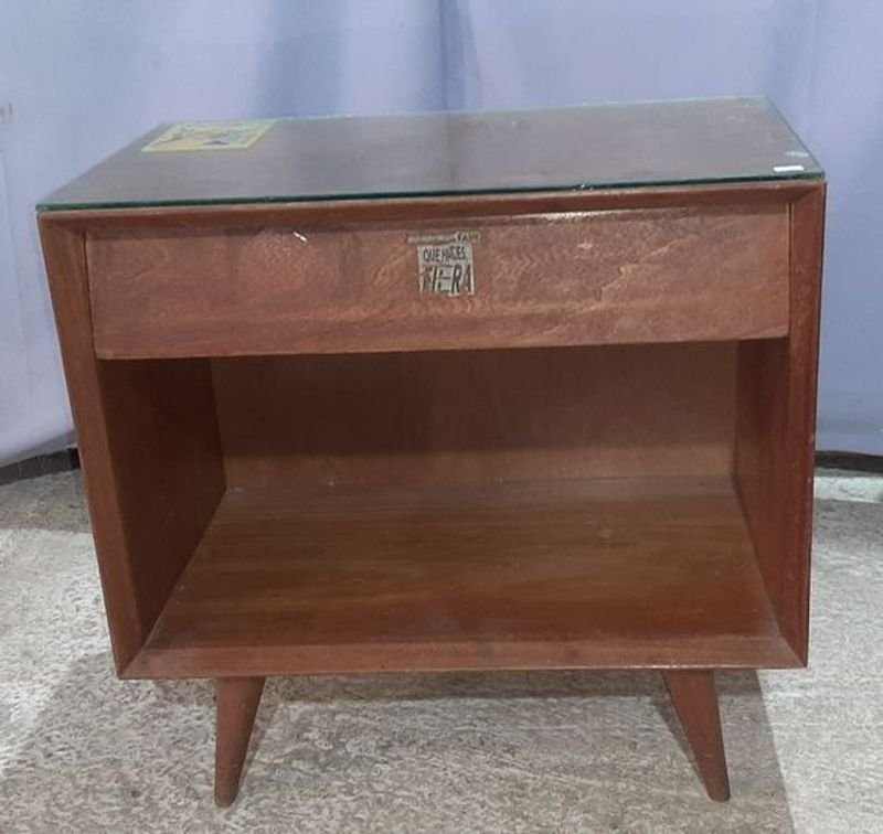 Mesa de Luz Americana Madera con Cajón, Estante y Vidrio