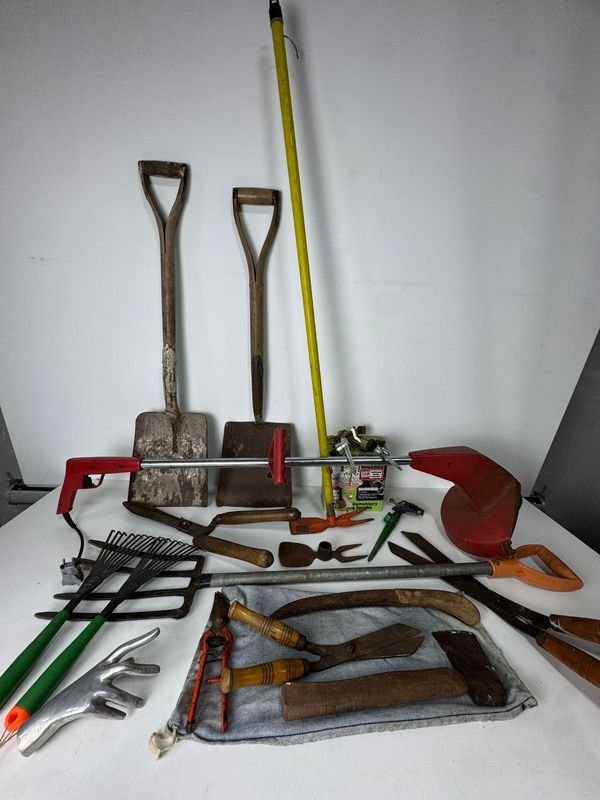 Lote siguiente: Lotes de herramientas para jardinería antiguos y usados