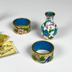 Cinco piezas de bronce y esmalte y cartas españolas - imagen 3