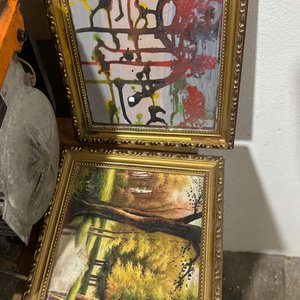 Lote anterior: Dos Cuadros Decorativos con Marcos Dorados