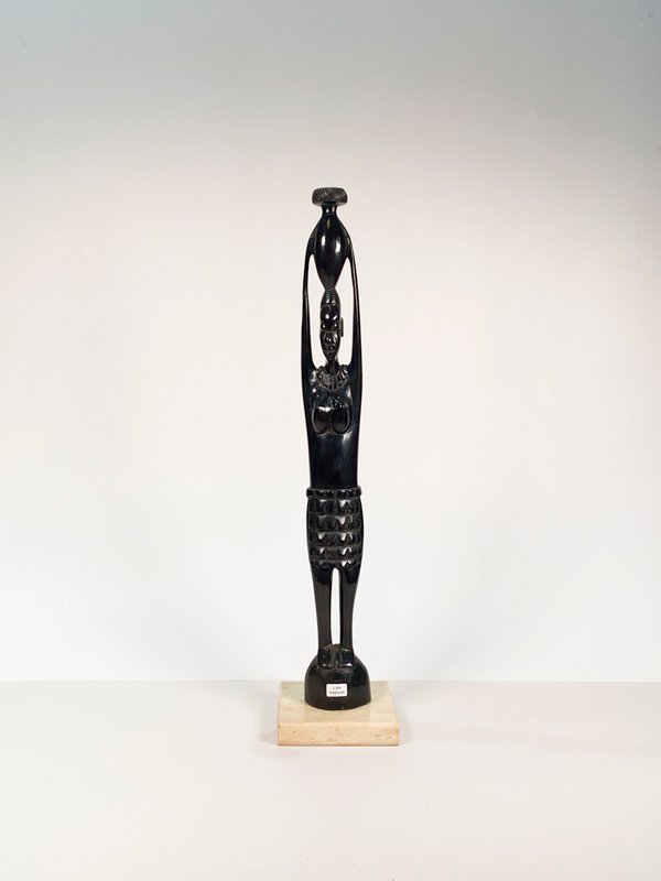 Escultura de madera africana talla desnudo con jarrón - imagen 1