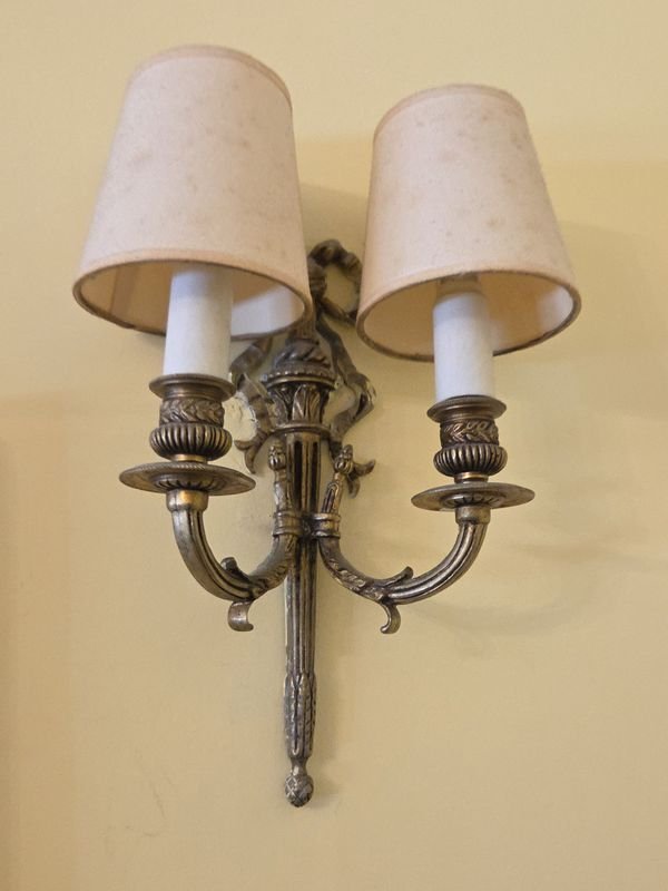 Pare de apliques franceses en bronce con pantallas - imagen 4