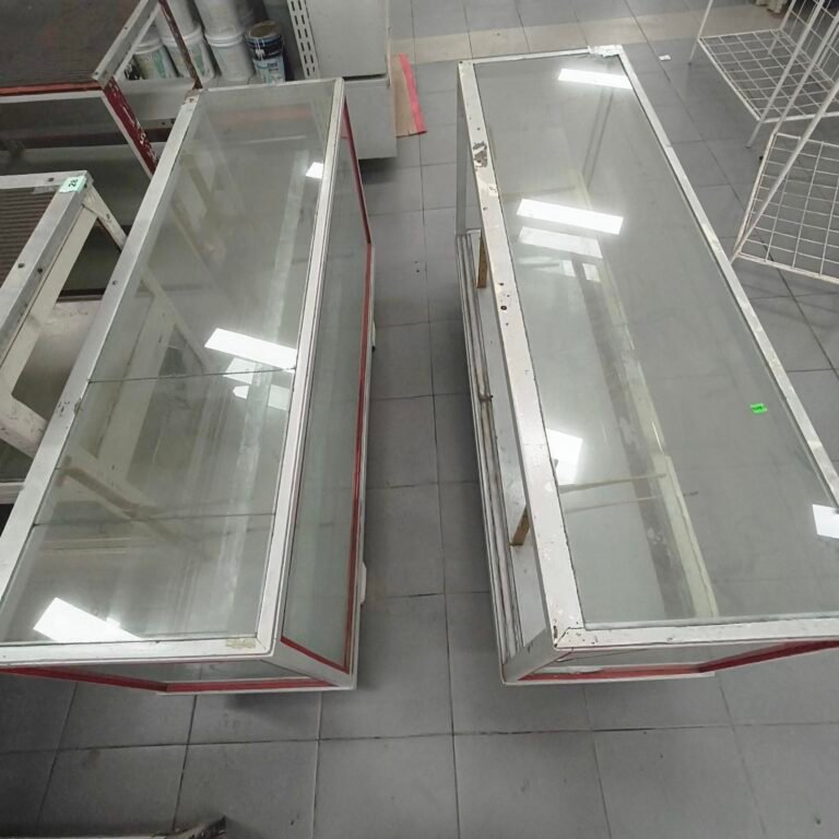 Lote de 2 Vitrinas Horizontales con Vidrio y Marcos Metálicos