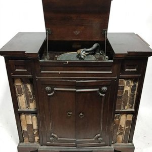 Lote siguiente: Victrola Ortofónica VV 8-35 Original de los años 20