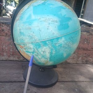 Globo Terráqueo de Plástico en Buen Estado - imagen 2