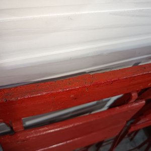 Lote de Tres Sillas Plegables Antiguas Rojas de Metal y Madera - imagen 8