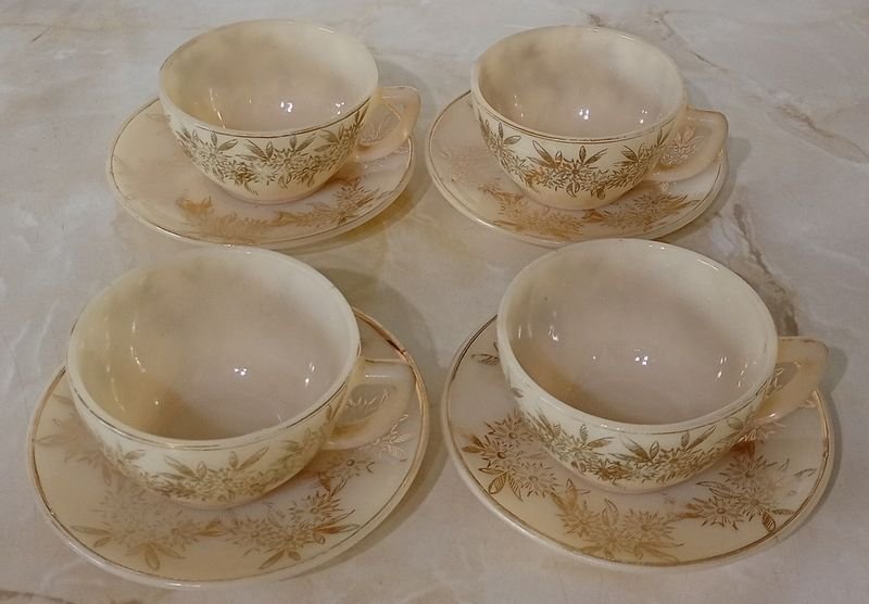 Tazas de té opalinadas con diseño floral en oro - imagen 3