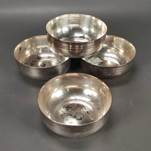 Lote anterior: Set de 4 posabotellas de cobre plateado Hotel Miguez Punta del Este