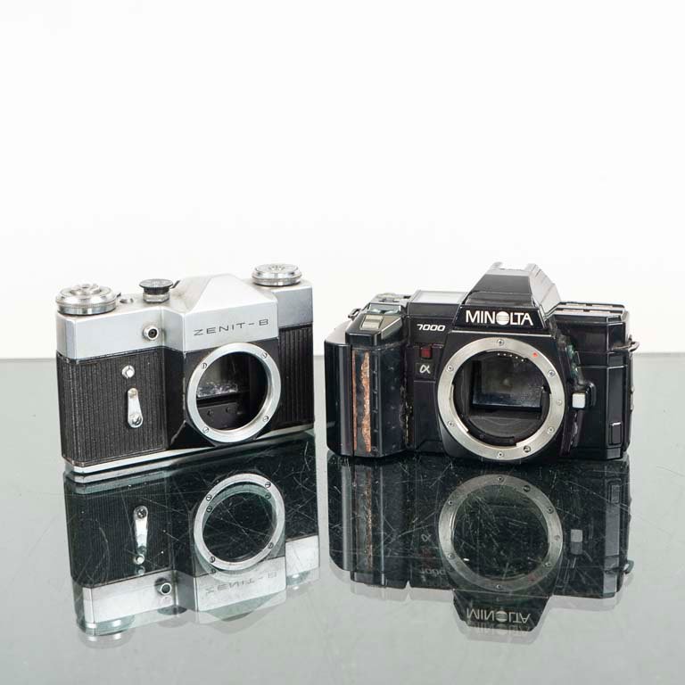 Lote anterior: Cámaras de fotos Minolta y Zenit para la venta