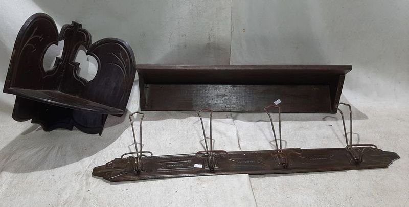 Lote siguiente: Perchero de chapa y repisas de madera para decoración del hogar
