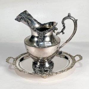 Jarra y Centro de Mesa en Metal Labrado Estilo Vintage - imagen 1