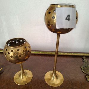 Lote siguiente: Par de Portavelas de Bronce Estilo "Copas"