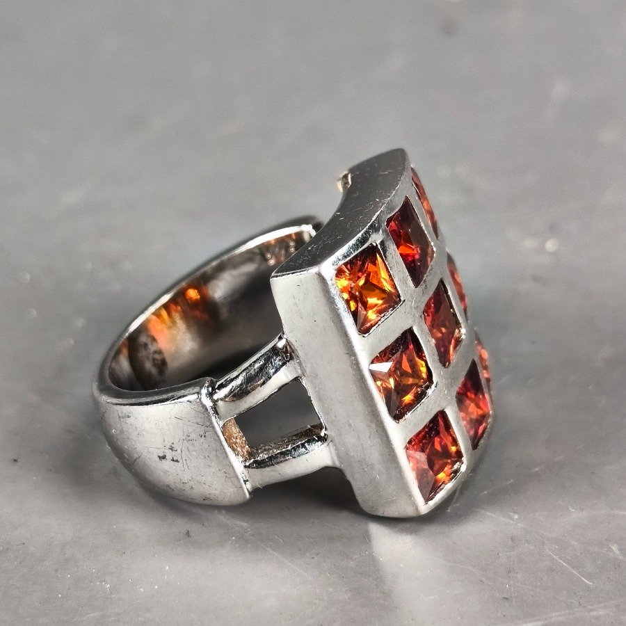 Item 16385 - Image 3