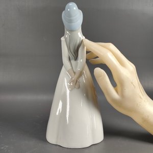 Figura de Porcelana Española M. Requena Mujer con Sombrero y Lazo Azul - imagen 5