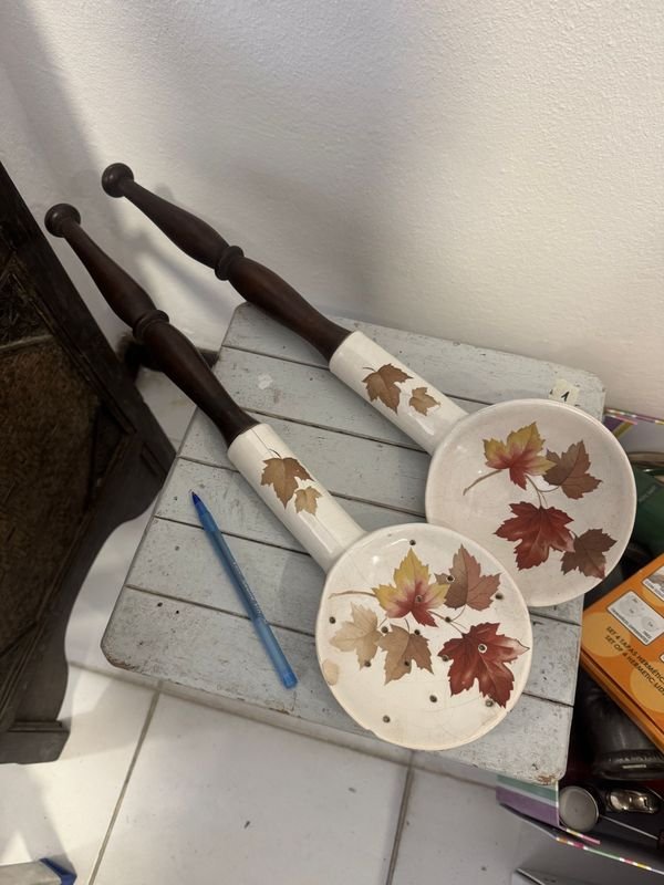 Cucharra y Espumadera de Porcelana con Diseño de Hojas
