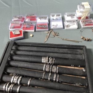 Lote siguiente: Lote de Bijouterie Variada: Anillos, Collares y Accesorios