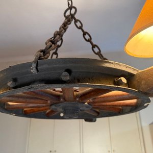 Lámpara Rústica de Techo con Rueda de Carro en Madera y Hierro - imagen 6