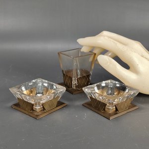 Juego Art Decó: 2 Ceniceros y 1 Depósito en Bronce y Cristal - imagen 3
