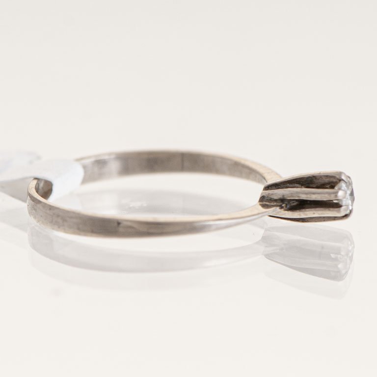 Anillo de oro con brillante solitario - imagen 2