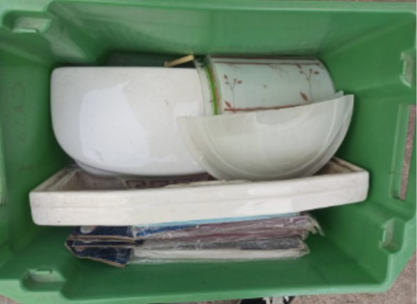 Lote de Repuestos para Baño: Tapas de Cisterna y Plafones de Luz