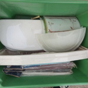 Lote de Repuestos para Baño: Tapas de Cisterna y Plafones de Luz - imagen 1