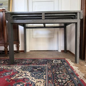 Mesa Rústica de Pallet con Tapa de Vidrio y Estructura Gris - imagen 5