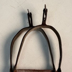 Antiguas Espuelas de Hierro con Tiras de Cuero - imagen 5