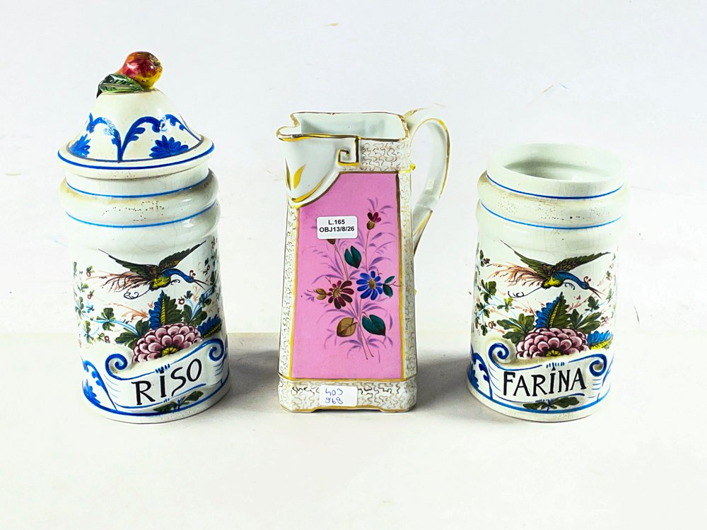 Jarra y Potes de Porcelana con Decoración Floral y Aves