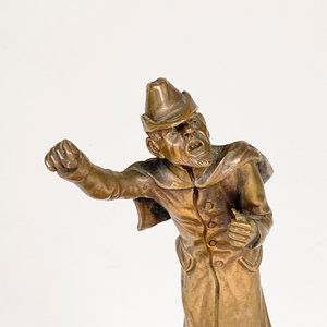 Figura de Bronce de Personaje con Pedestal - imagen 4
