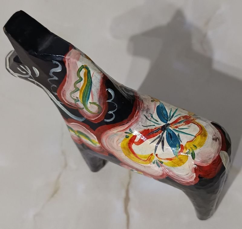 Caballo de Dala (Dalahäst) negro, pintado a mano. Origen SUECIA. Super coleccionable - imagen 5