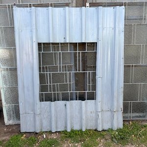 Lote siguiente: Puerta de Chapa y Hierro con Reja