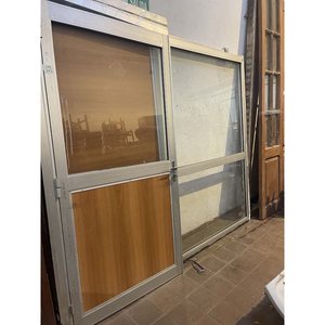Lote siguiente: Abertura de Aluminio con Vidrio y Puerta de MDF Melamínico