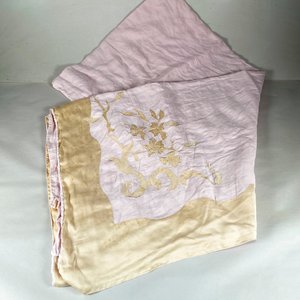 Lote siguiente: Manta Calada y Bordada Rosado y Beige