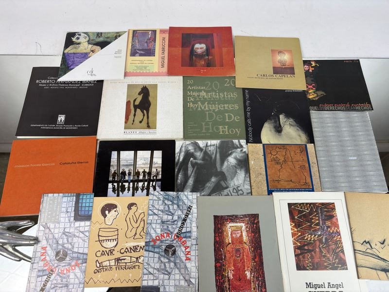Lote anterior: Colección de libros sobre arte y artistas uruguayos contemporáneos