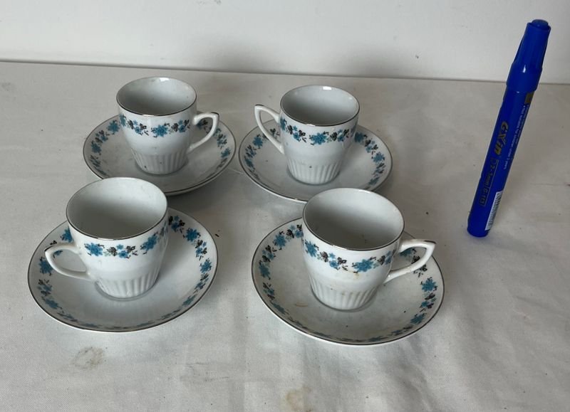 Tazas de porcelana con diseños florales azules - imagen 2
