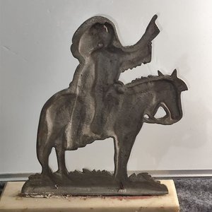 Figura de Indio Sioux a Caballo en Metal con Base de Mármol - imagen 3
