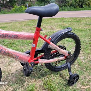 Bicicleta Infantil Roja con Canasto y Rueditas de Apoyo - imagen 4