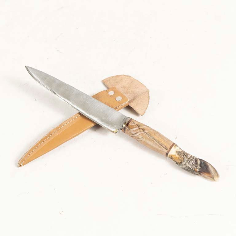 Lote anterior: Cuchillo mango madera y garra hoja Tandil