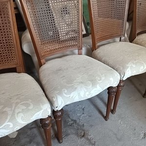 lote de 4 sillas estilo ingles , alguna puede estar un poco floja - imagen 3