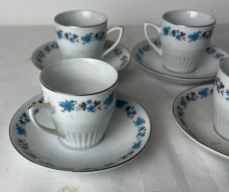 Tazas de porcelana con diseños florales azules - imagen 6
